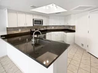 Photo #5: 6897127 Listing