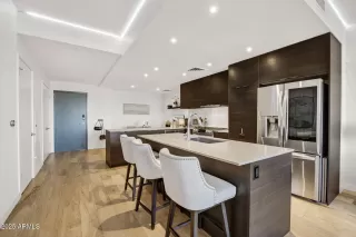 Photo #2: 6897128 Listing