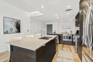 Photo #3: 6897128 Listing