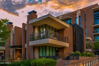 More Details about MLS # 6897161 : 204 W PORTLAND STREET#250