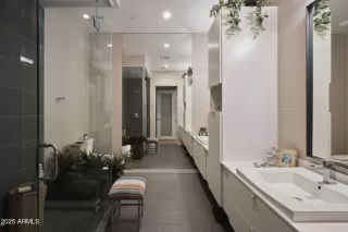 Photo #4: 6897189 Listing