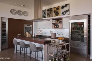 Photo #5: 6897189 Listing