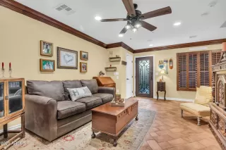Photo #2: 6897207 Listing 