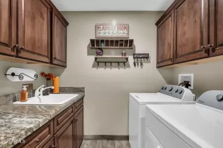 Photo #6: 6897207 Listing 