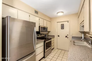 Photo #6: 6897221 Listing