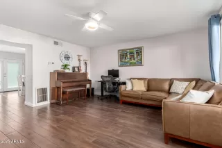 Photo #4: 6897254 Listing