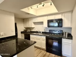 Photo #2: 6897374 Listing 