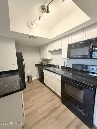 Photo #3: 6897374 Listing 