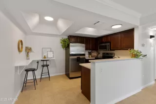 Photo #6: 6897377 Listing