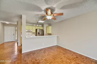 Photo #5: 6897423 Listing