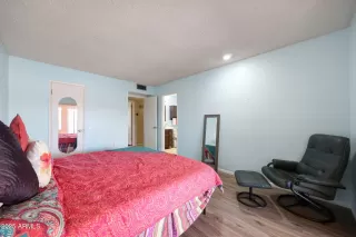 Photo #3: 6897430 Listing