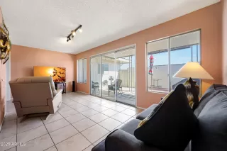 Photo #4: 6897430 Listing