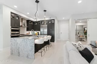 Photo #3: 6897476 Listing