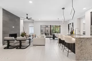 Photo #6: 6897476 Listing