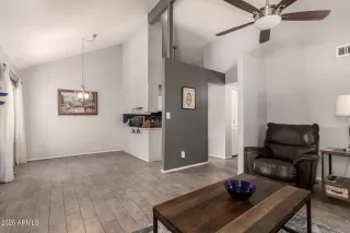 Photo #4: 6897564 Listing