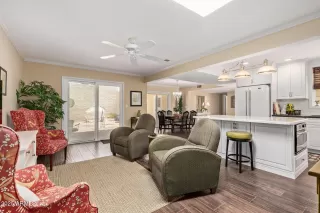 Photo #6: 6897645 Listing