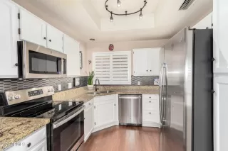 Photo #6: 6897739 Listing