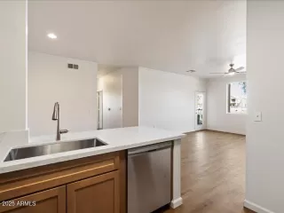 Photo #5: 6897751 Listing 