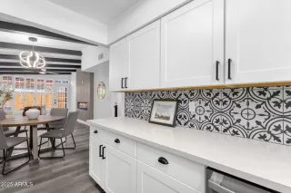 Photo #6: 6897816 Listing 