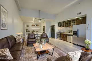 Photo #4: 6897826 Listing