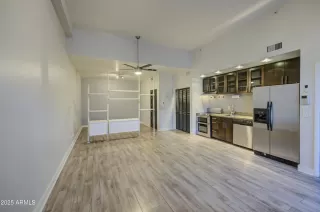 Photo #5: 6897826 Listing