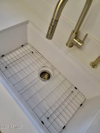 Photo #5: 6897887 Listing