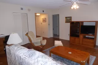 Photo #5: 6898051 Listing