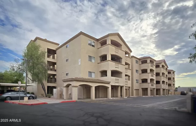 MLS: 6898052 Condo For Sale