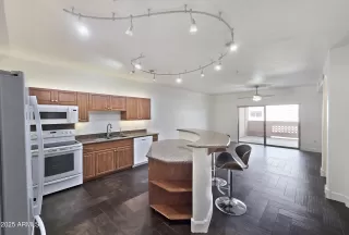 Photo #2: 6898052 Listing