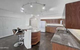 Photo #4: 6898052 Listing