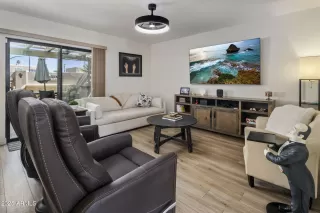 Photo #5: 6898071 Listing