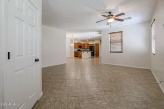 Photo #4: 6898200 Listing