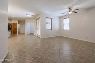 Photo #5: 6898200 Listing