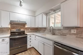Photo #6: 6898317 Listing