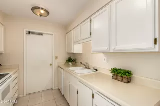 Photo #5: 6898323 Listing