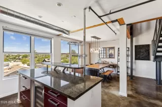 Photo #2: 6898329 Listing