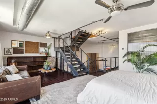 Photo #3: 6898329 Listing