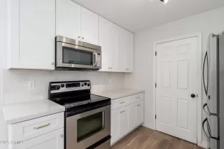 Photo #4: 6898427 Listing