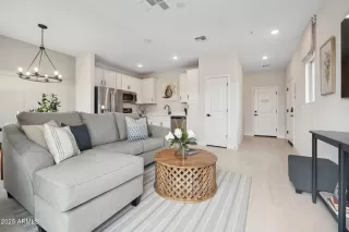 Photo #5: 6898544 Listing