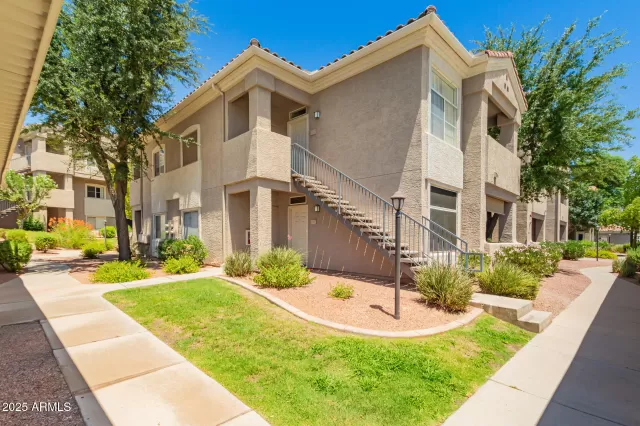 MLS: 6898772 Condo For Sale