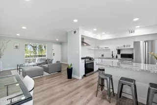 Photo #5: 6898781 Listing 