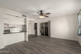 Photo #4: 6898827 Listing