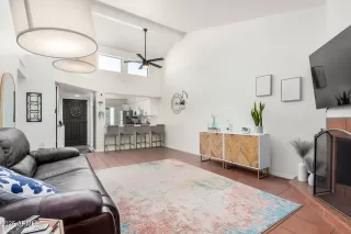 Photo #3: 6898956 Listing