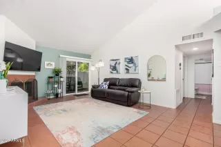 Photo #5: 6898956 Listing