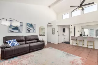 Photo #6: 6898956 Listing