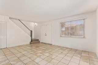 Photo #4: 6899101 Listing