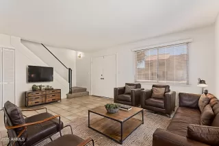 Photo #5: 6899101 Listing