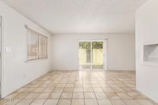 Photo #6: 6899101 Listing