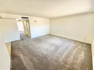 Photo #5: 6899118 Listing