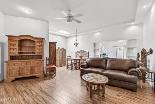 Photo #4: 6899210 Listing